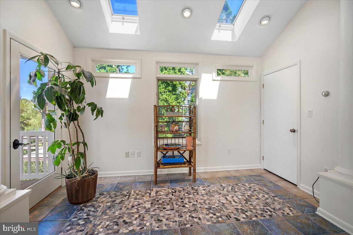 LAKE HERITAGE - Residential