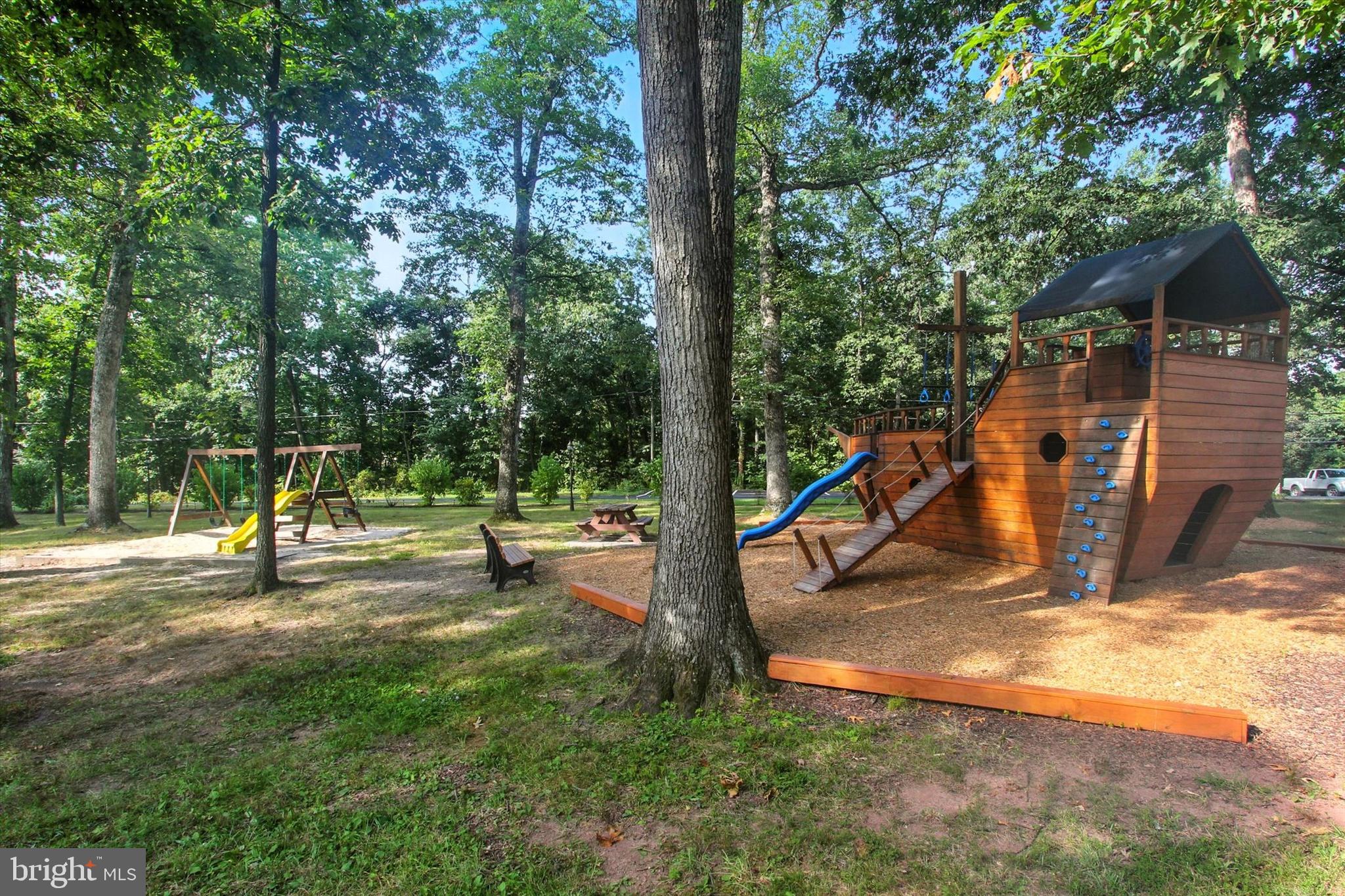 LAKE HERITAGE - Residential