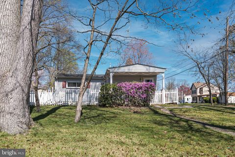 105 COUNTY AVENUE MAPLE SHADE NJ 08052