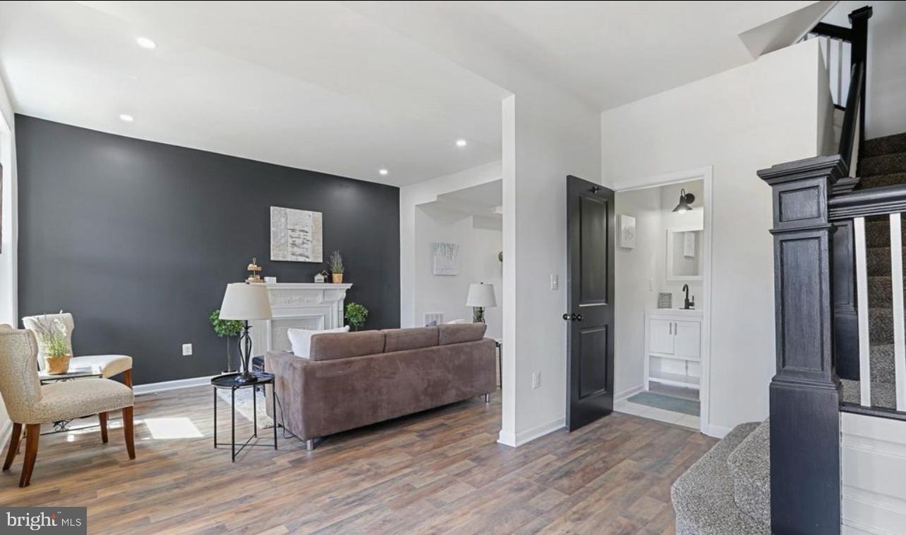 LIBERTY SQUARE - Residential Lease