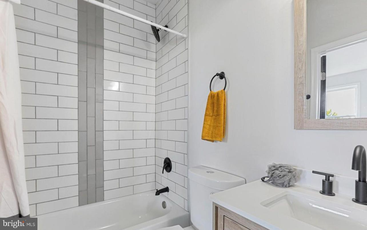 LIBERTY SQUARE - Residential Lease