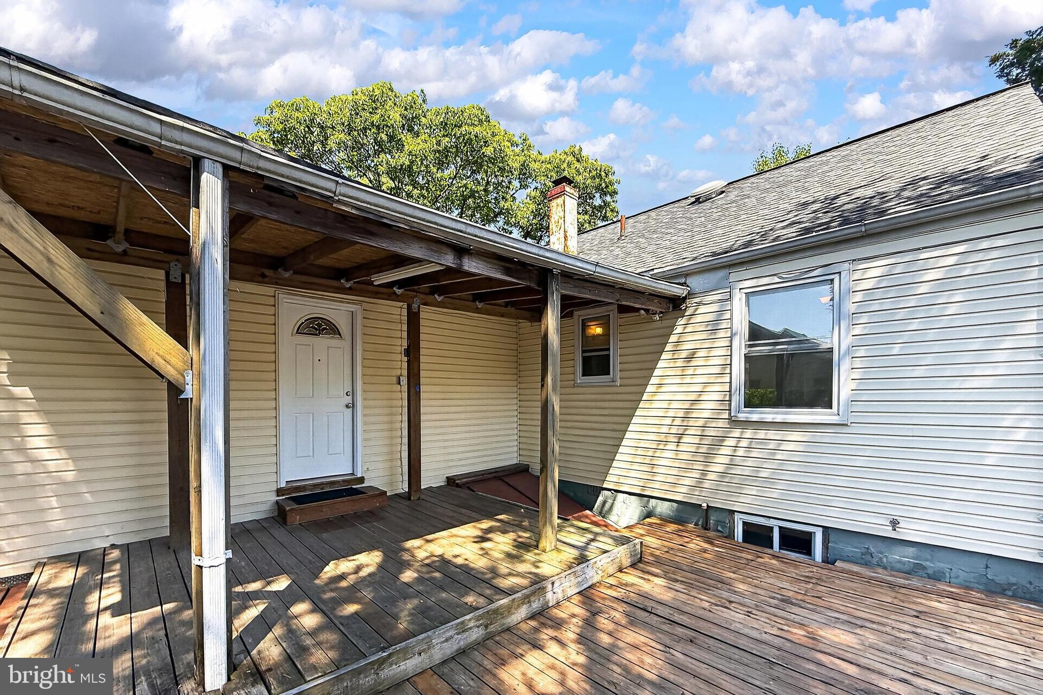 WEST LAWN - Residential