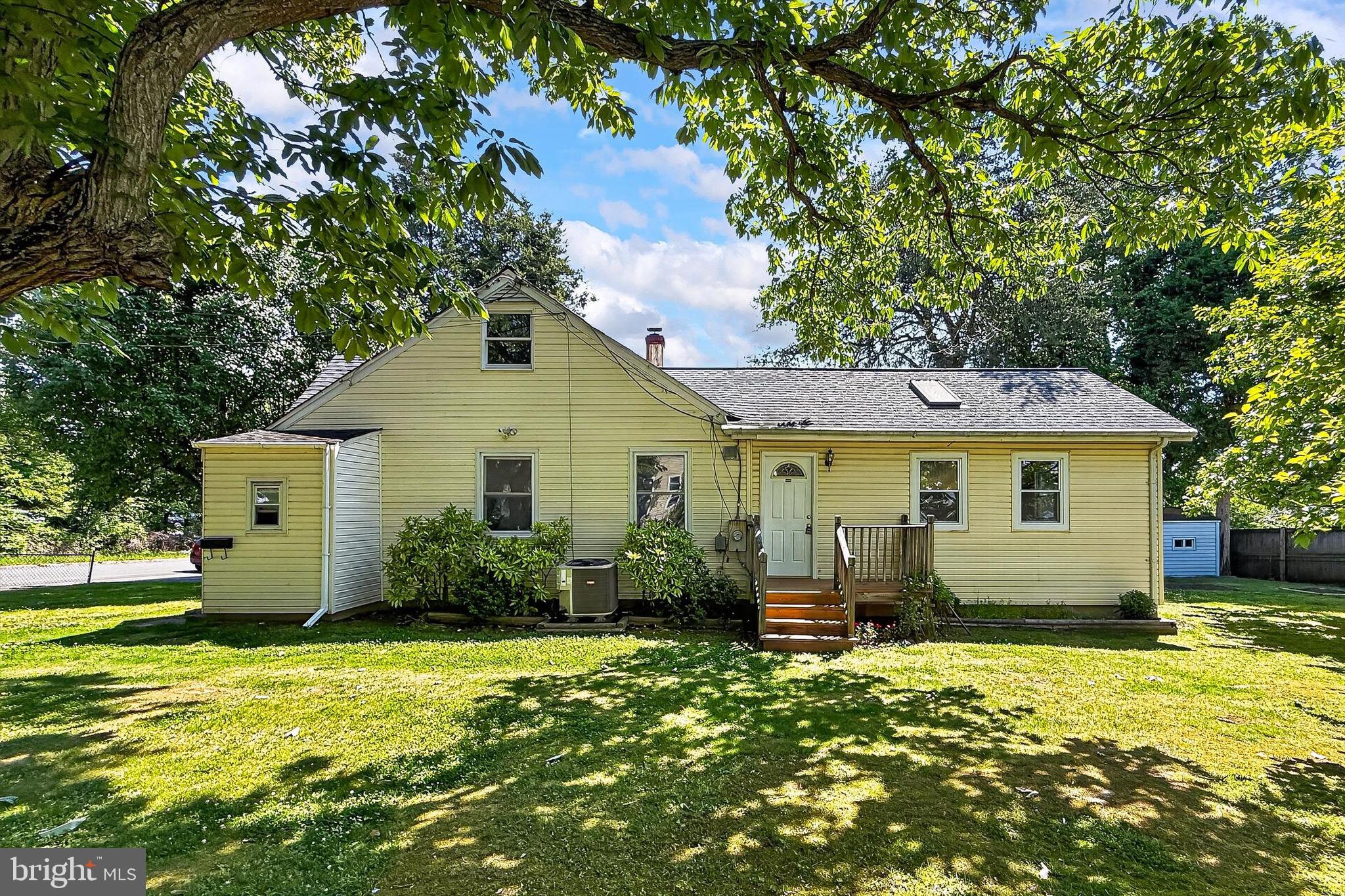 WEST LAWN - Residential