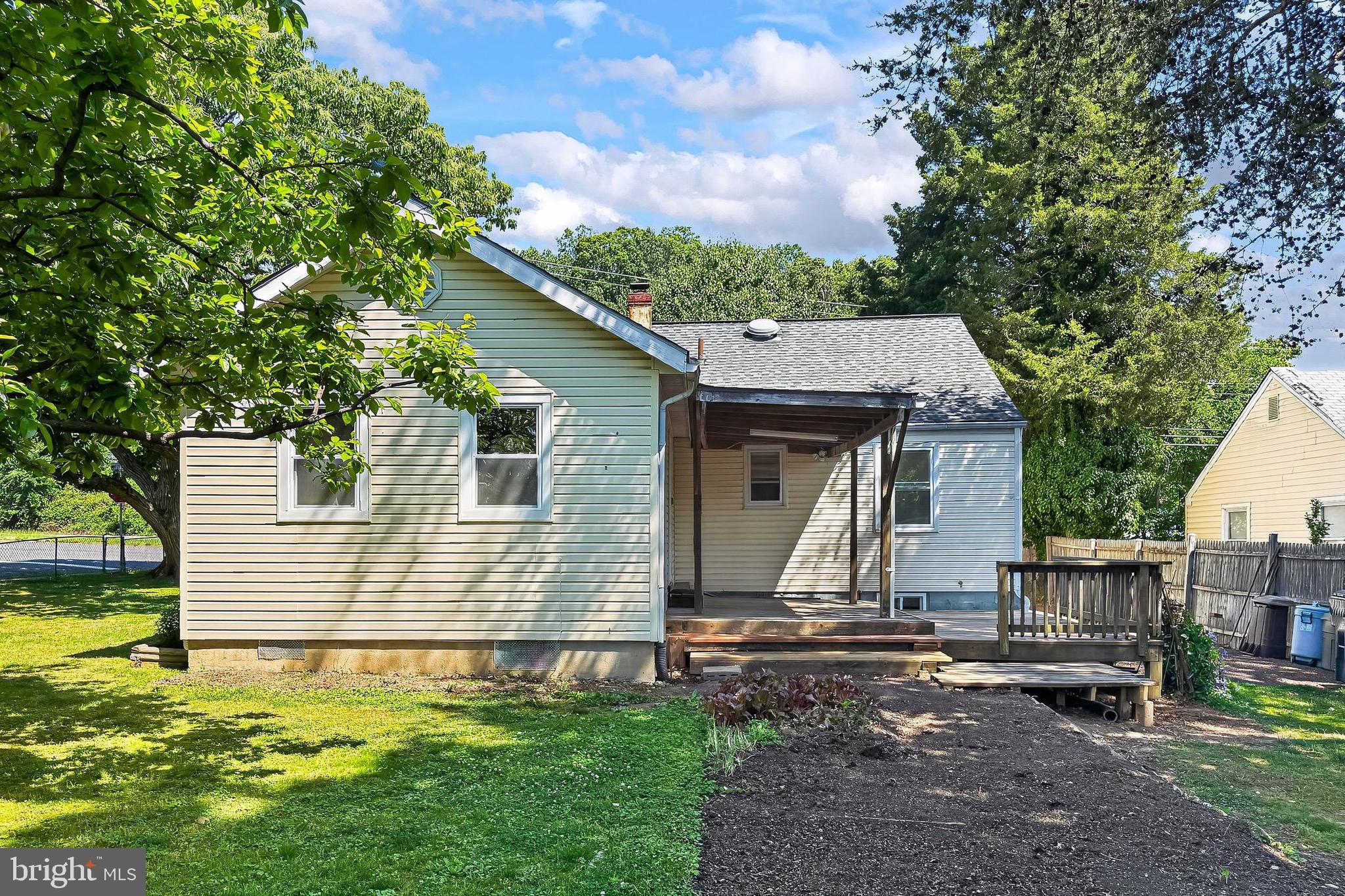 WEST LAWN - Residential