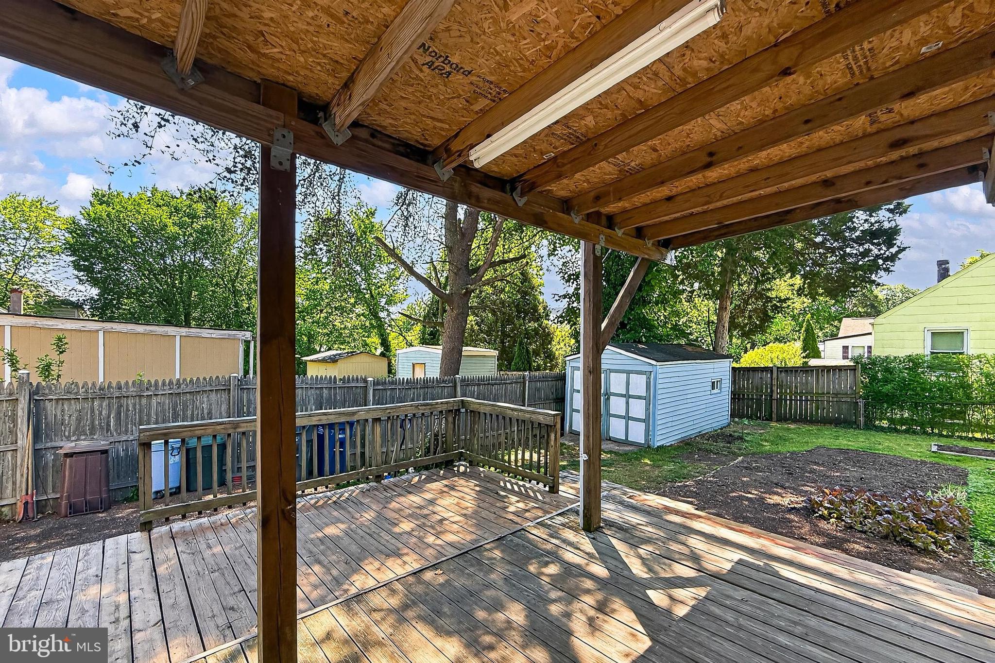 WEST LAWN - Residential