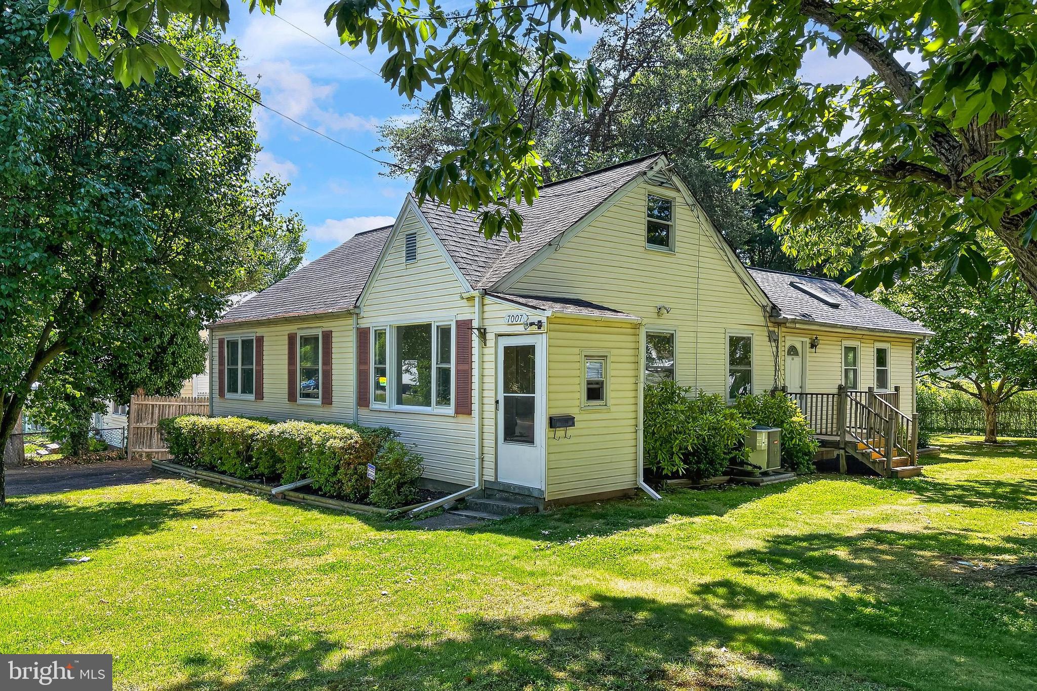 WEST LAWN - Residential