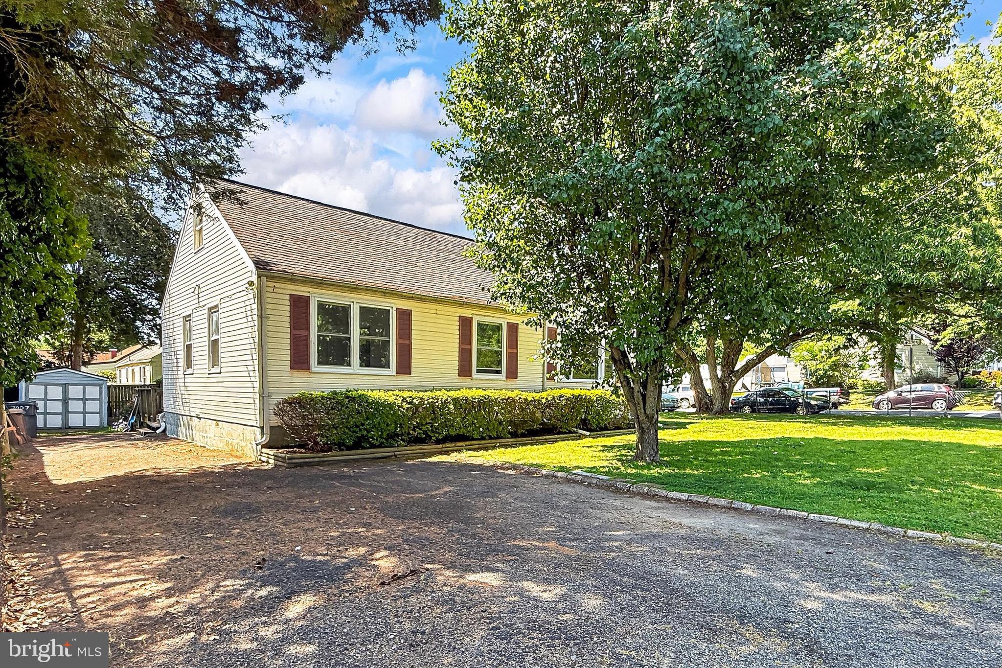 WEST LAWN - Residential
