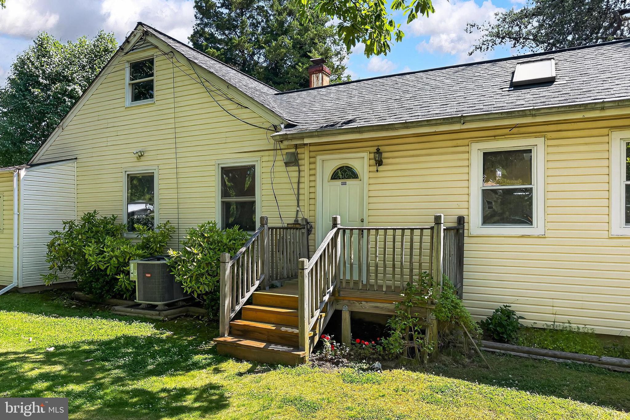 WEST LAWN - Residential