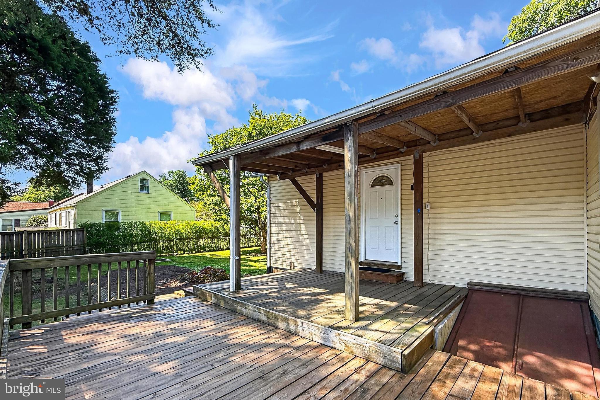 WEST LAWN - Residential