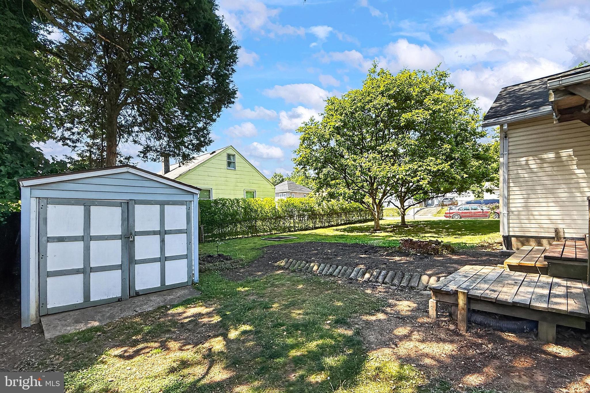 WEST LAWN - Residential