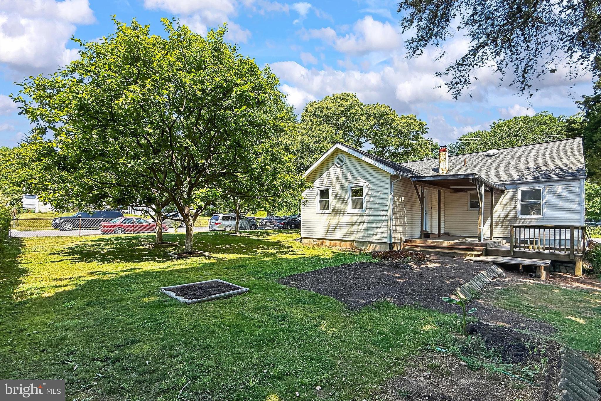 WEST LAWN - Residential