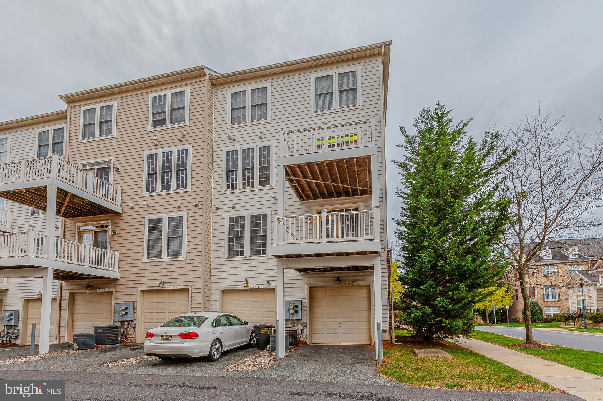 HIDDEN CREEK - Residential