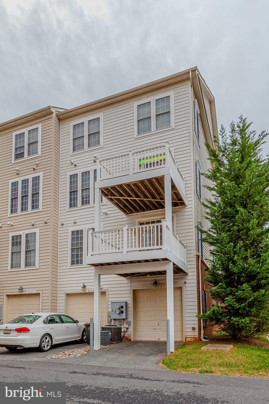 HIDDEN CREEK - Residential