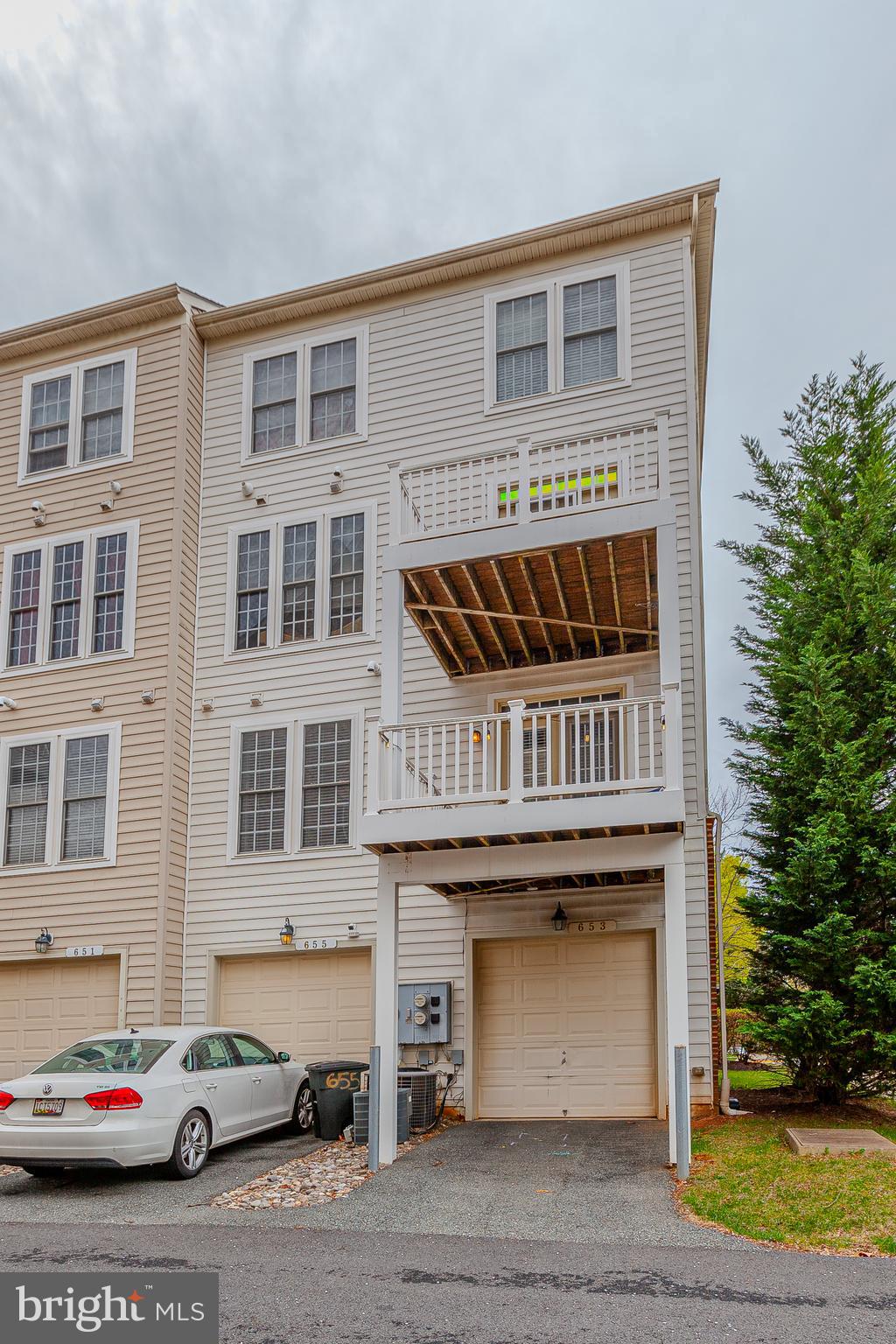 HIDDEN CREEK - Residential