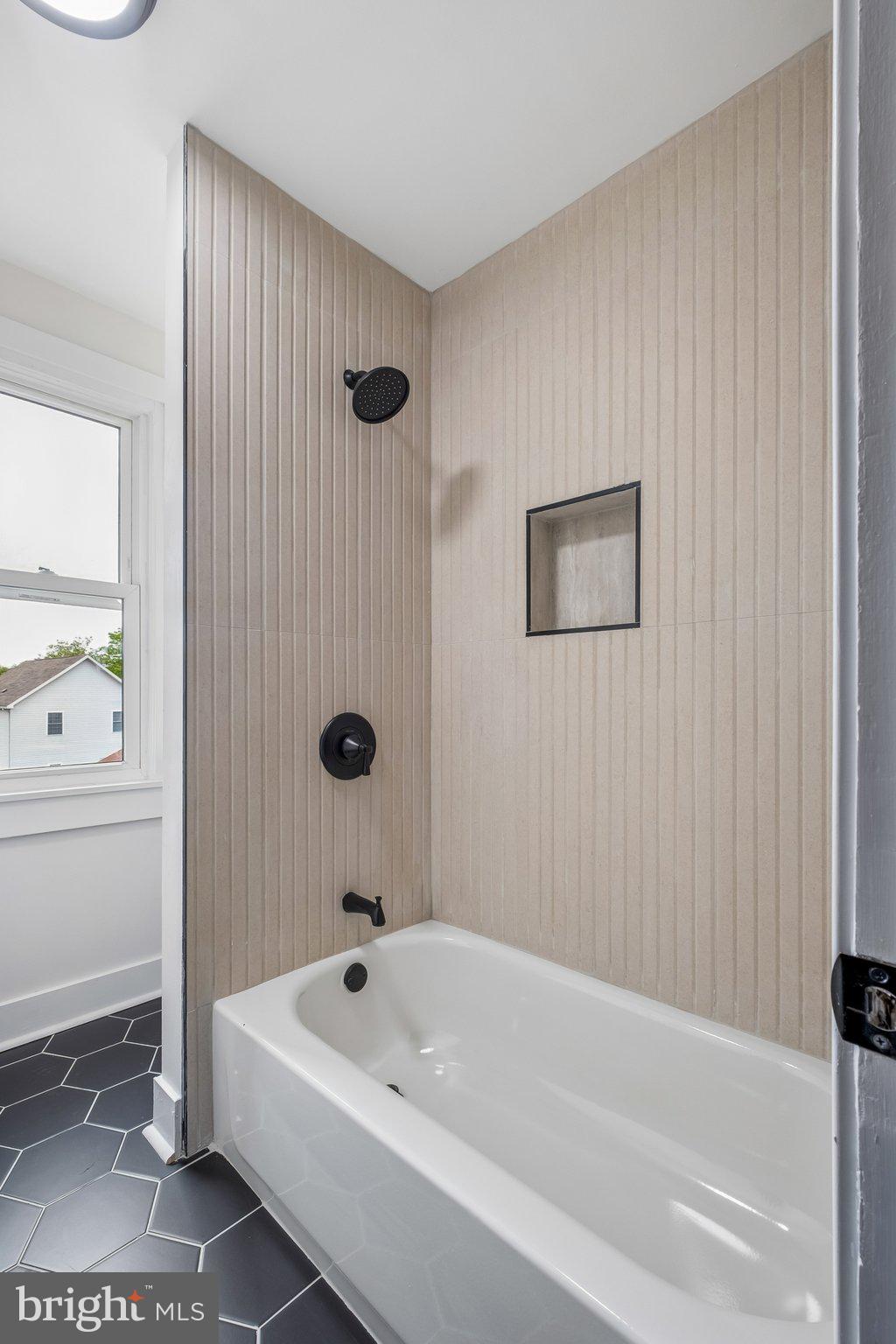 GREYTHORNE WOODS - Residential
