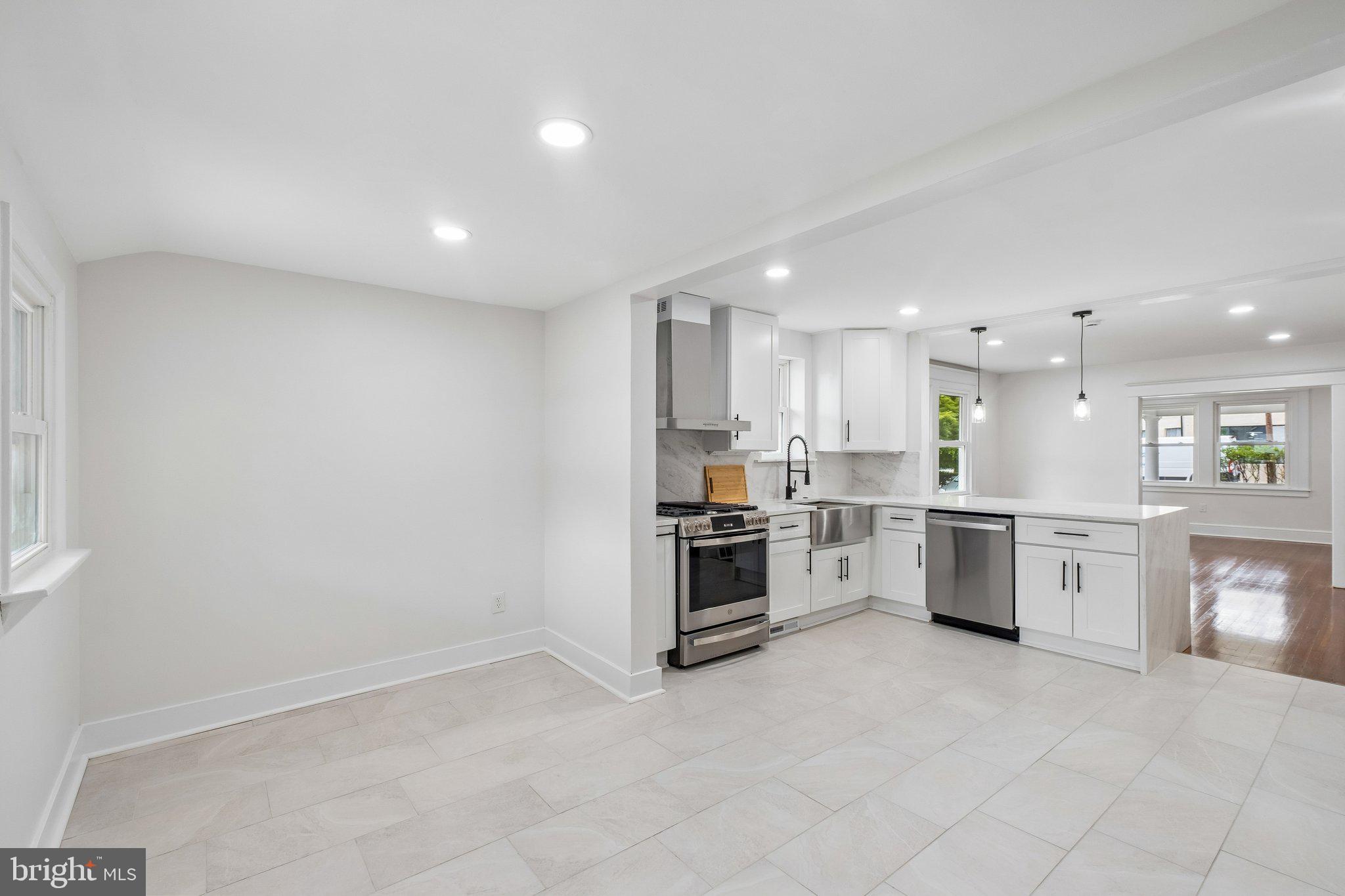 GREYTHORNE WOODS - Residential