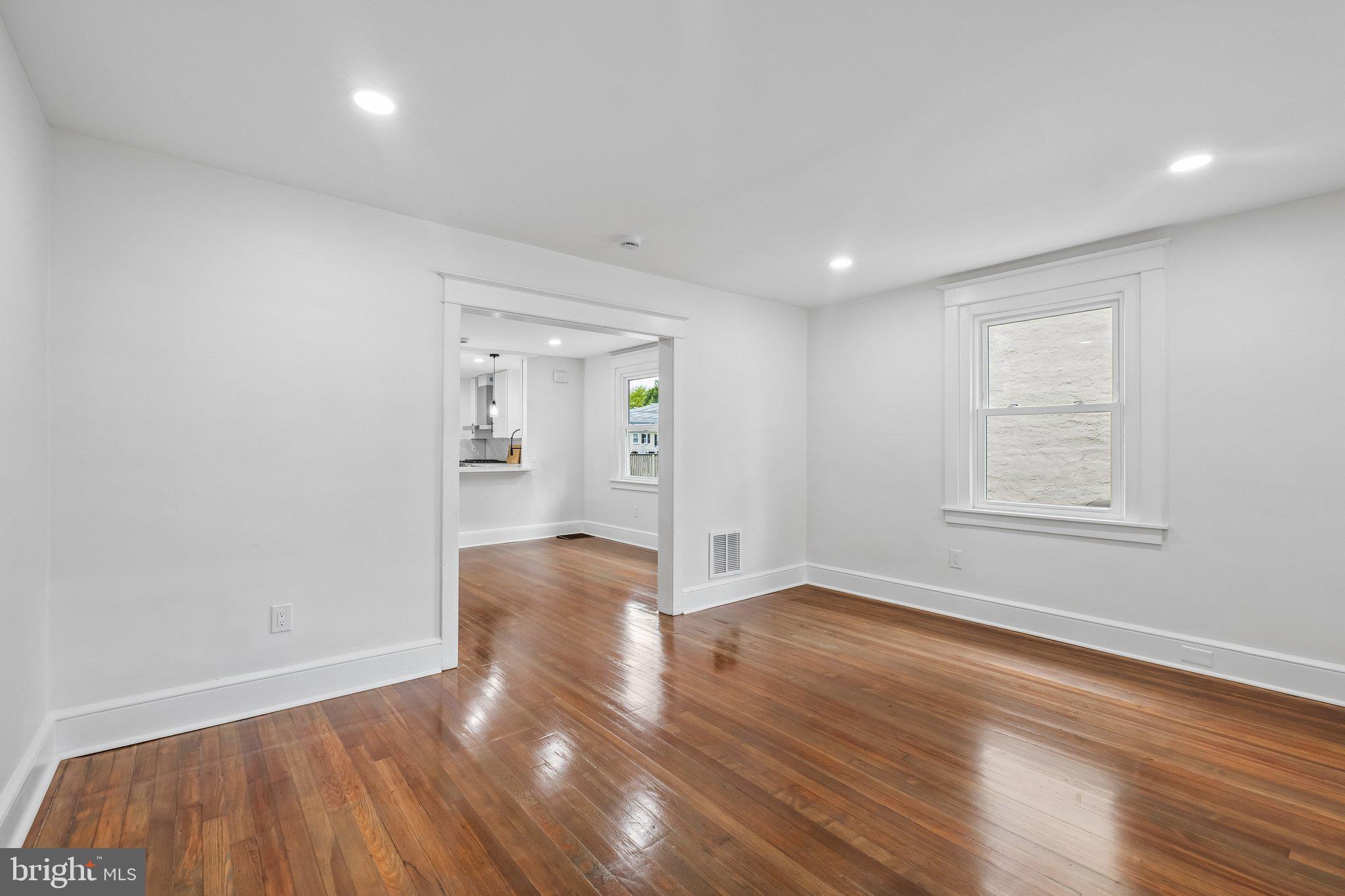 GREYTHORNE WOODS - Residential