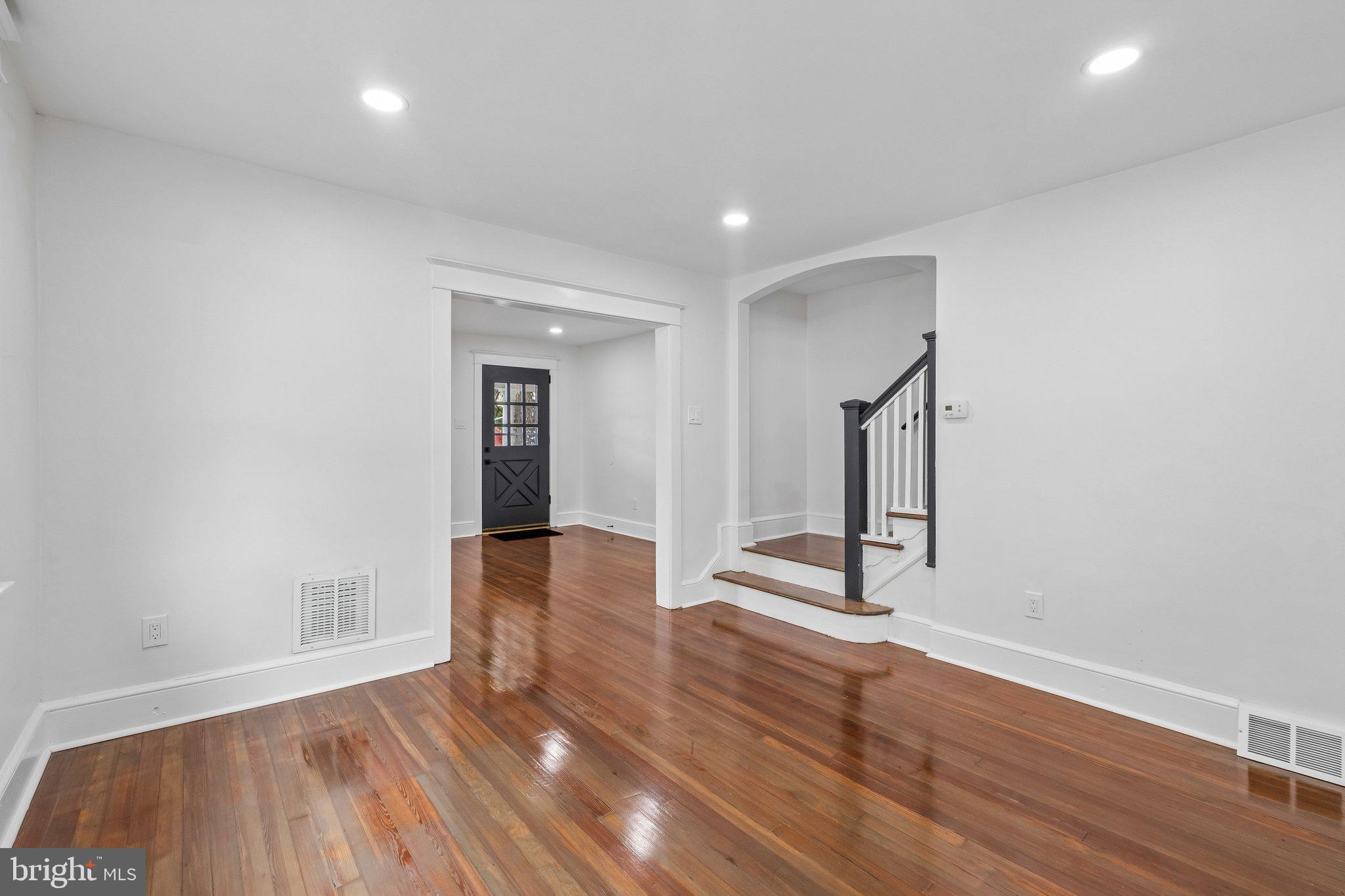 GREYTHORNE WOODS - Residential