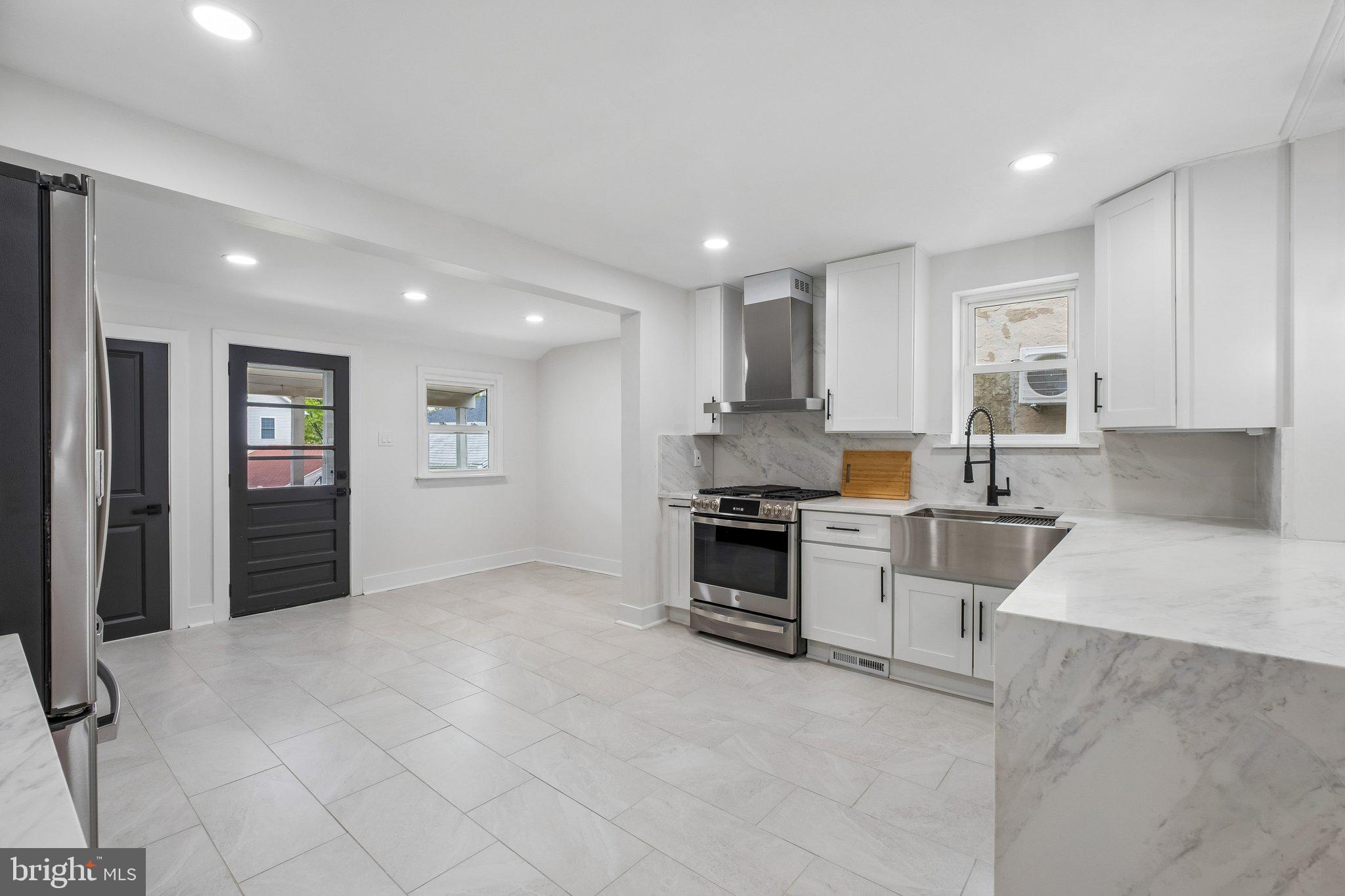 GREYTHORNE WOODS - Residential