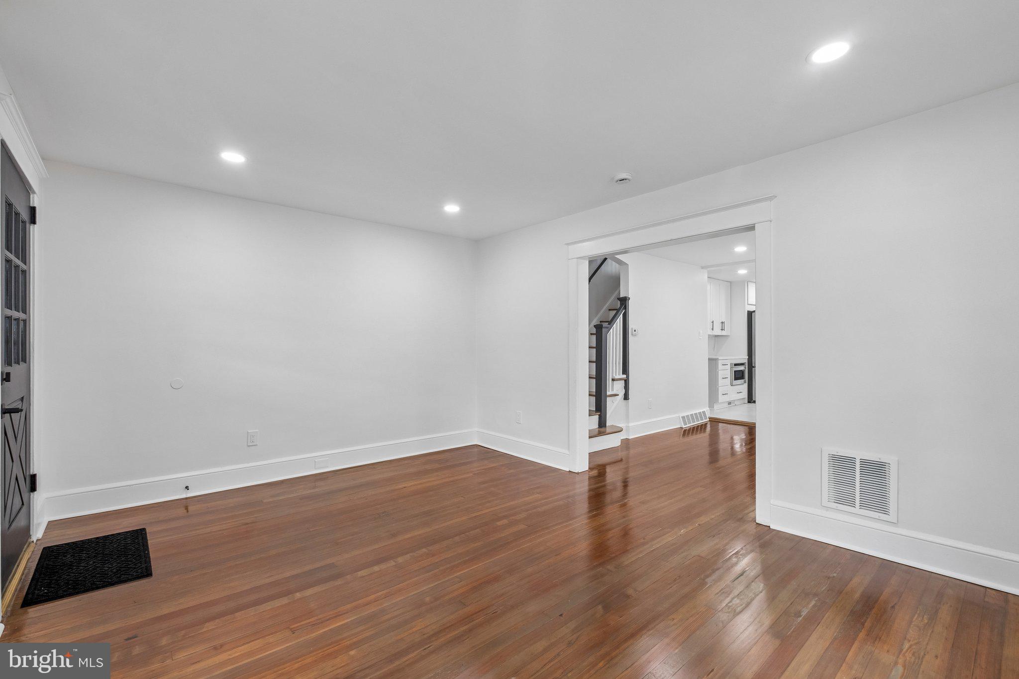 GREYTHORNE WOODS - Residential