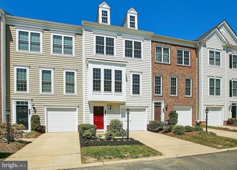Photo of 14669 Crossfield Way, WOODBRIDGE, VA 22191 (MLS # VAPW2117622)