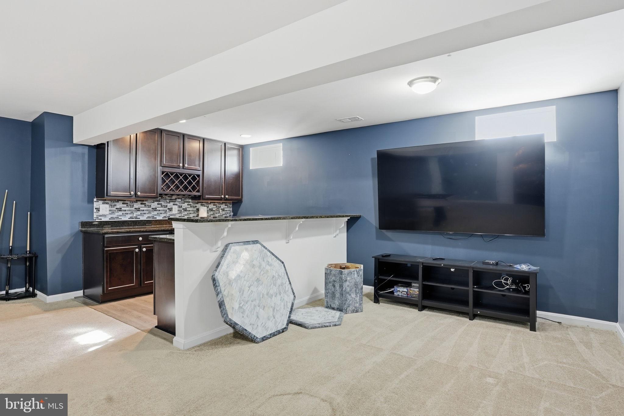 WINDSOR MANOR - Residential