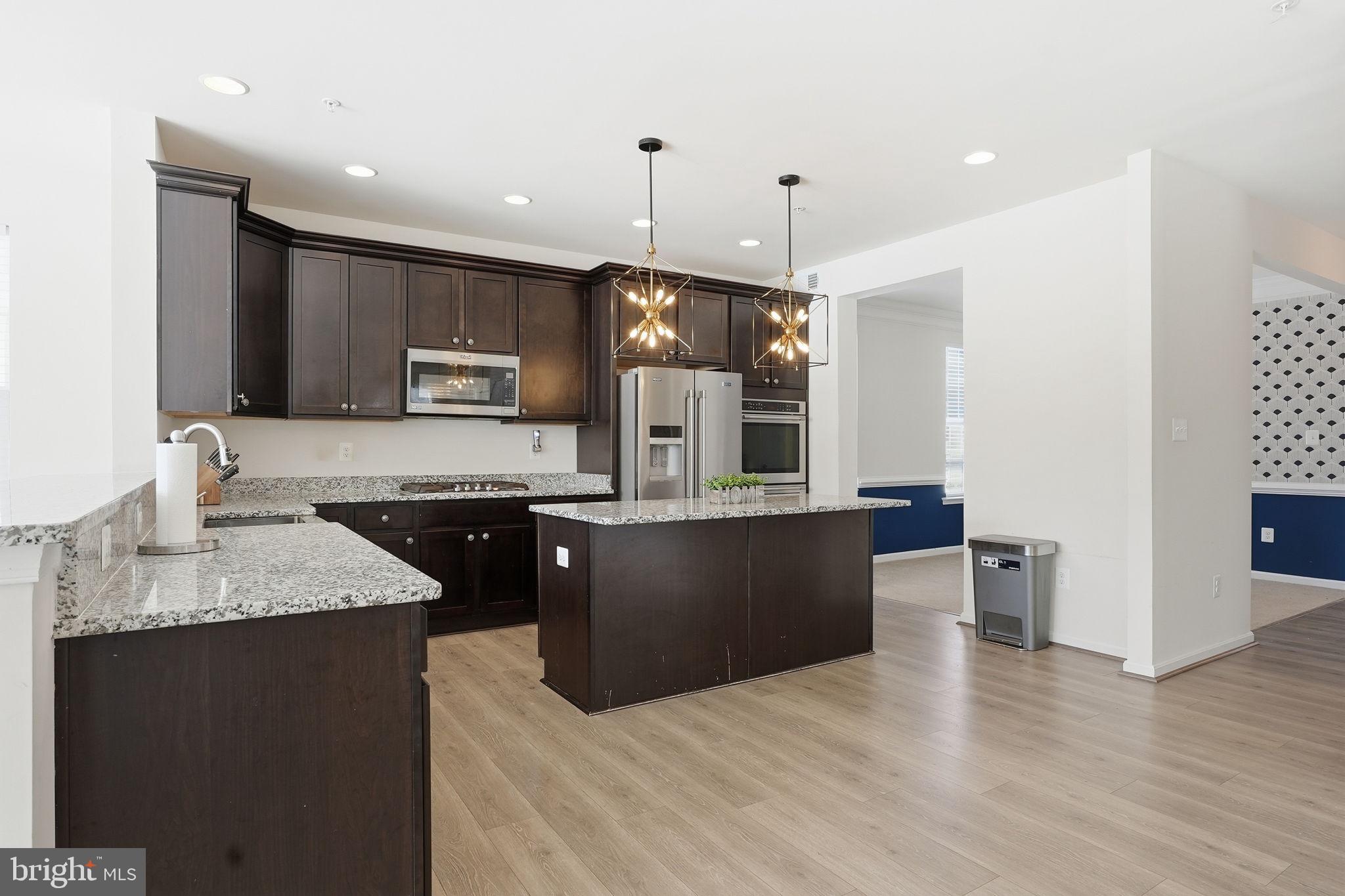 WINDSOR MANOR - Residential