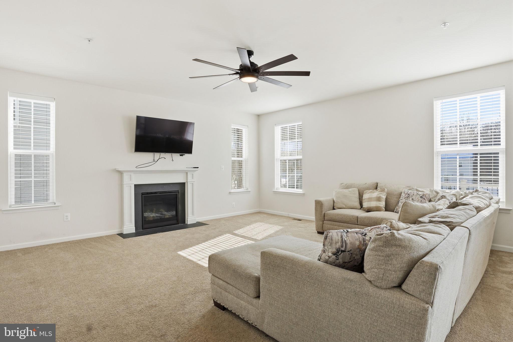 WINDSOR MANOR - Residential