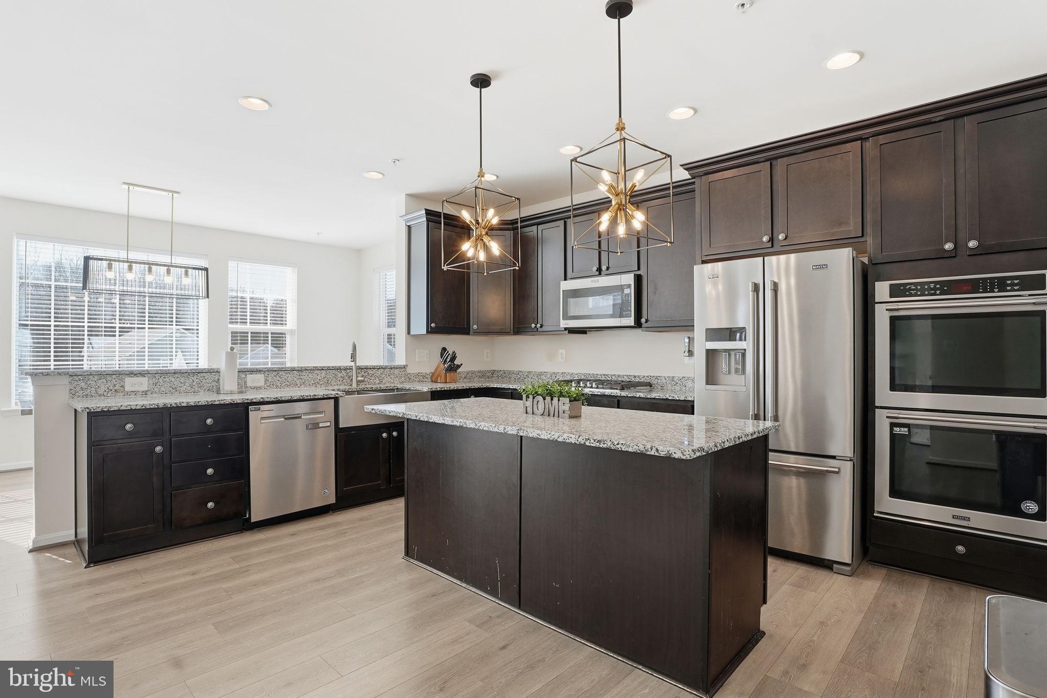 WINDSOR MANOR - Residential