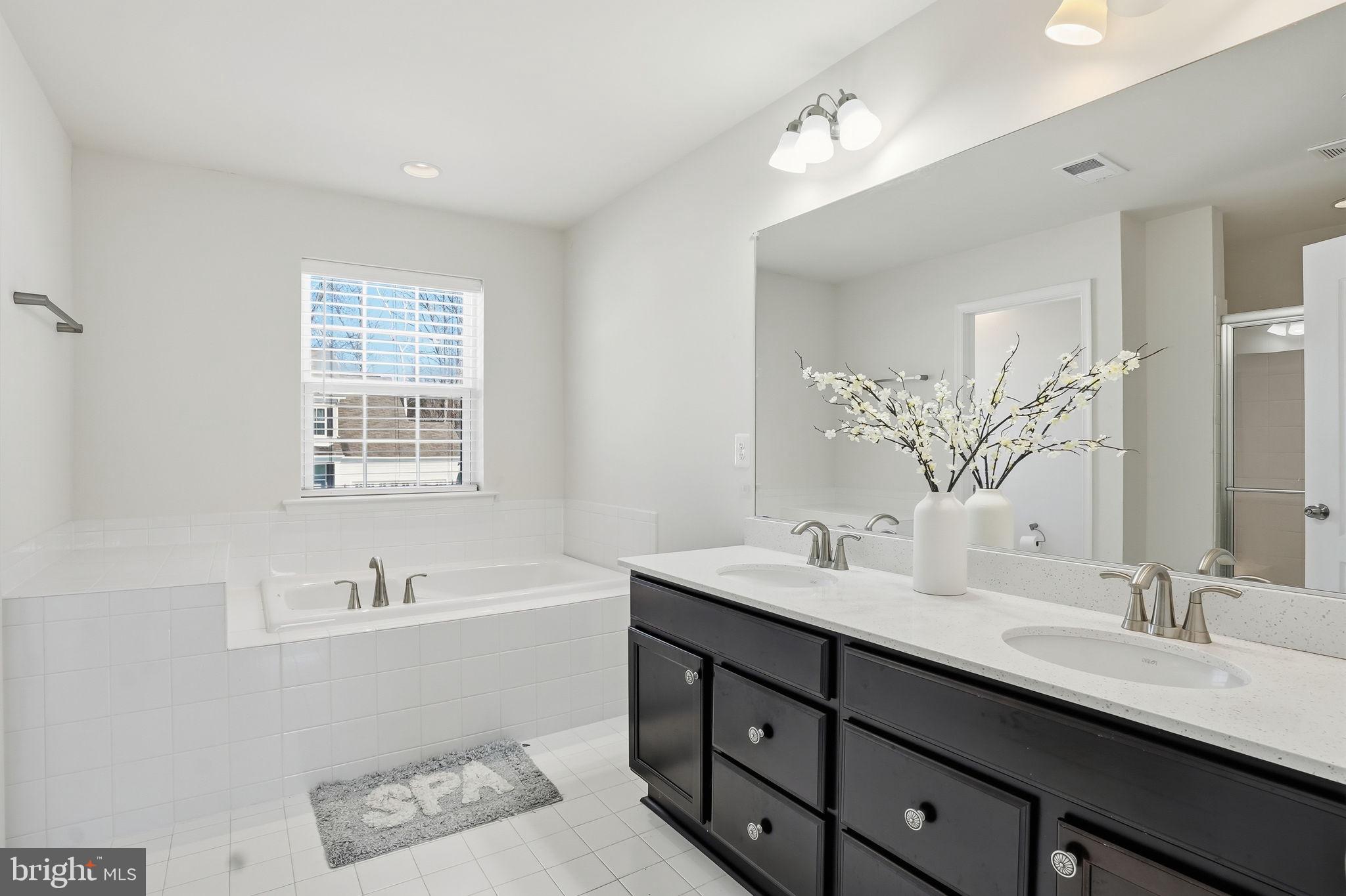 WINDSOR MANOR - Residential