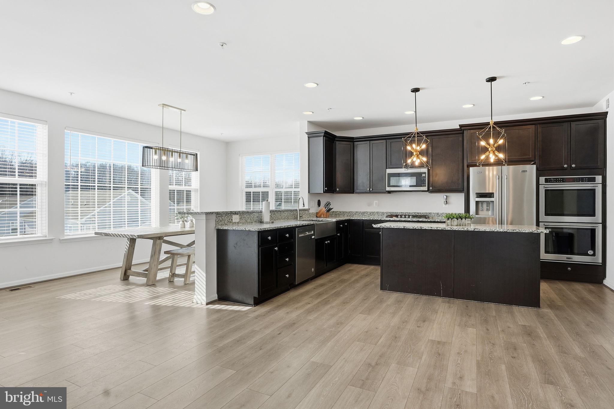 WINDSOR MANOR - Residential