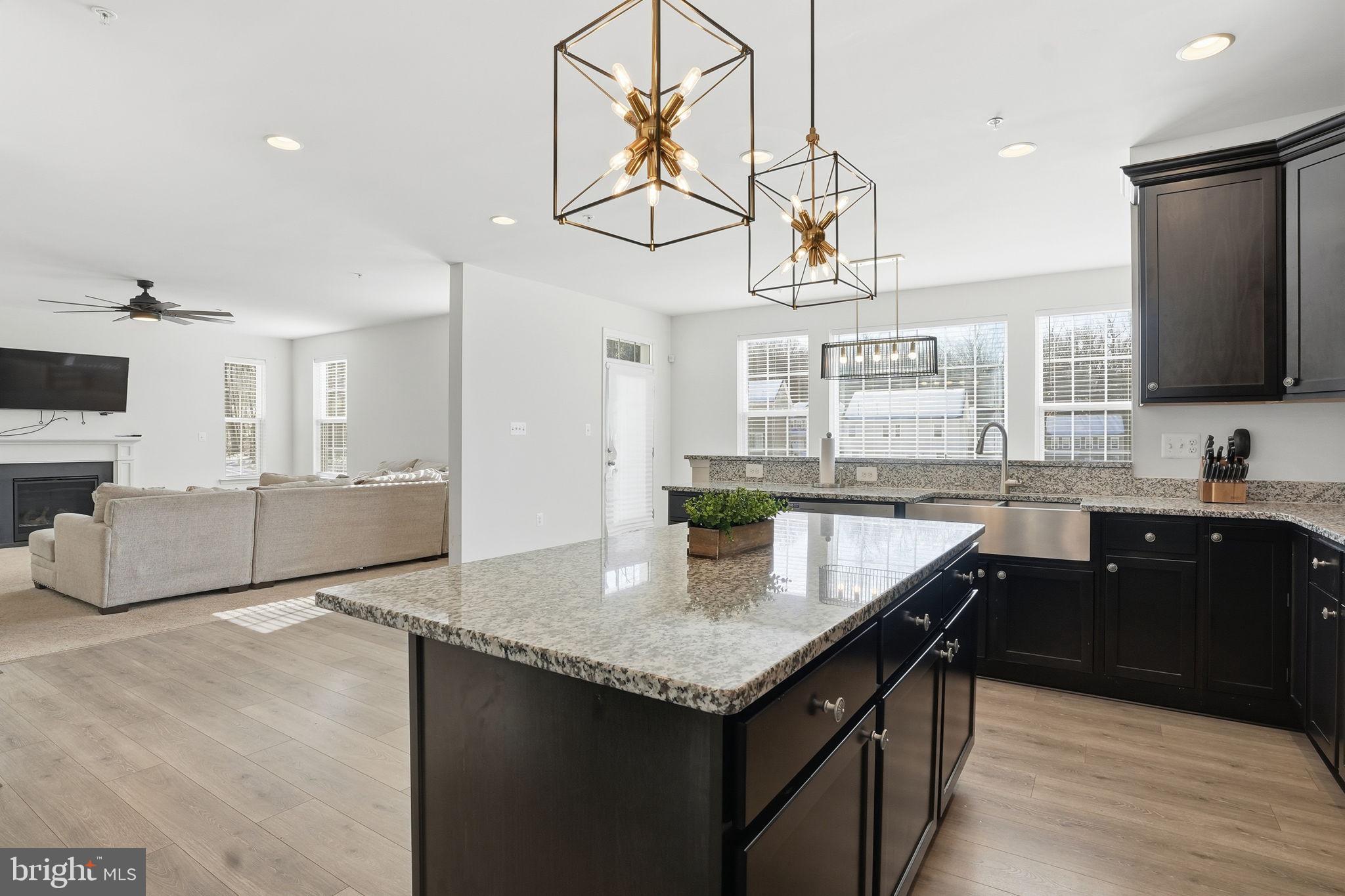 WINDSOR MANOR - Residential