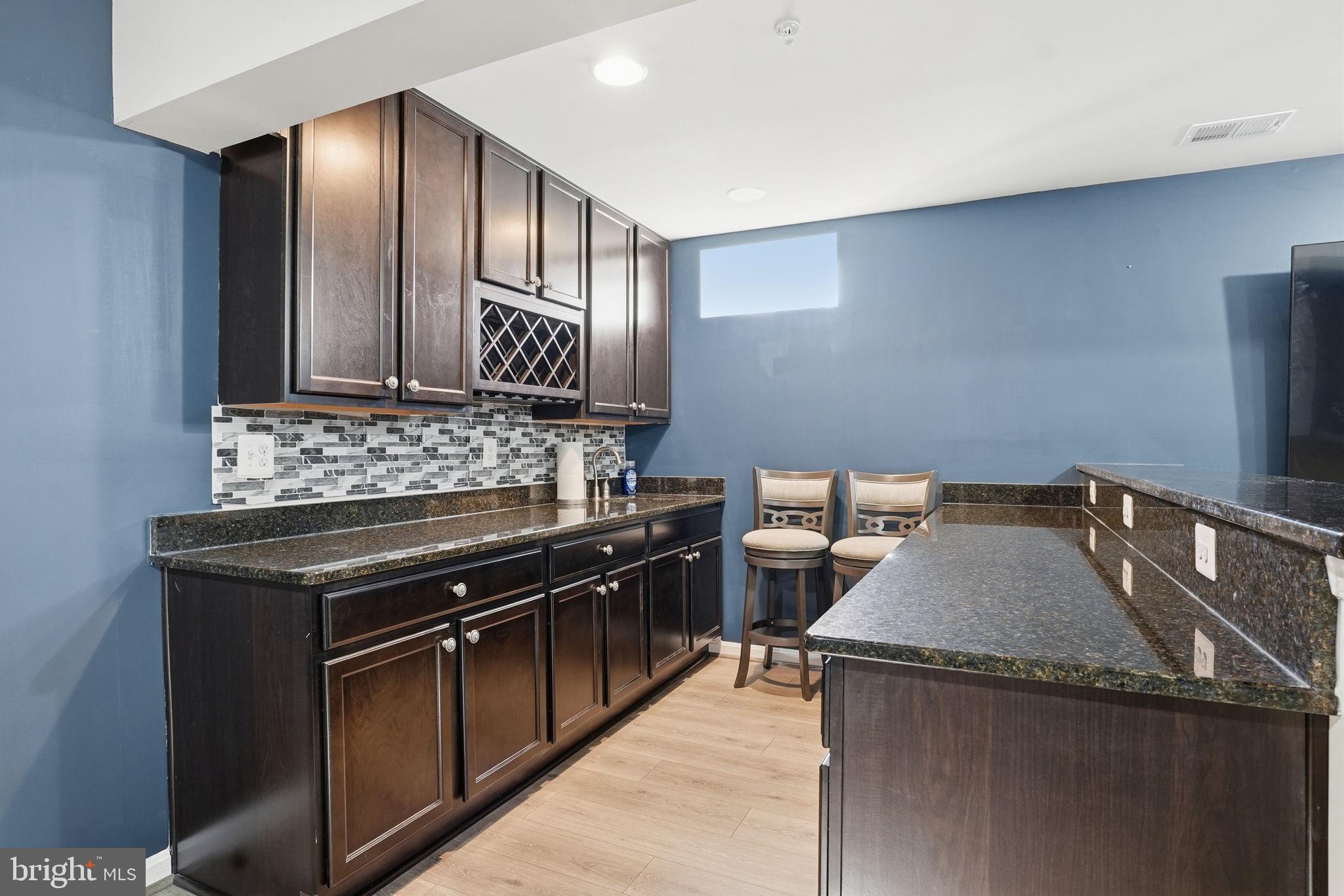 WINDSOR MANOR - Residential