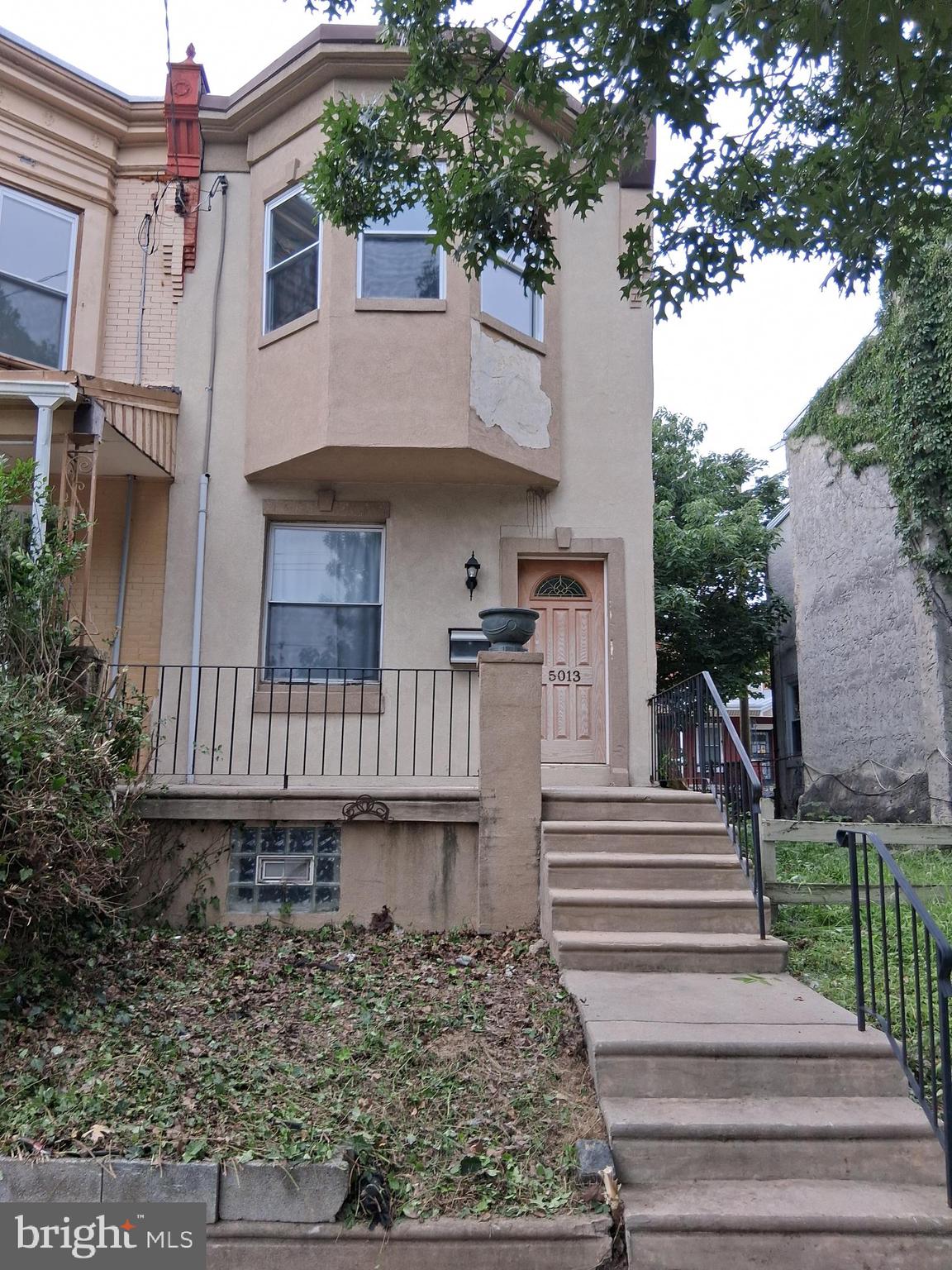 Property listed to Sell. Will only accept CASH offers. 3 bed 1 bath upstairs. Power room on 1st floor and nice size basement. Located near brown and 50th in Mill Creek.