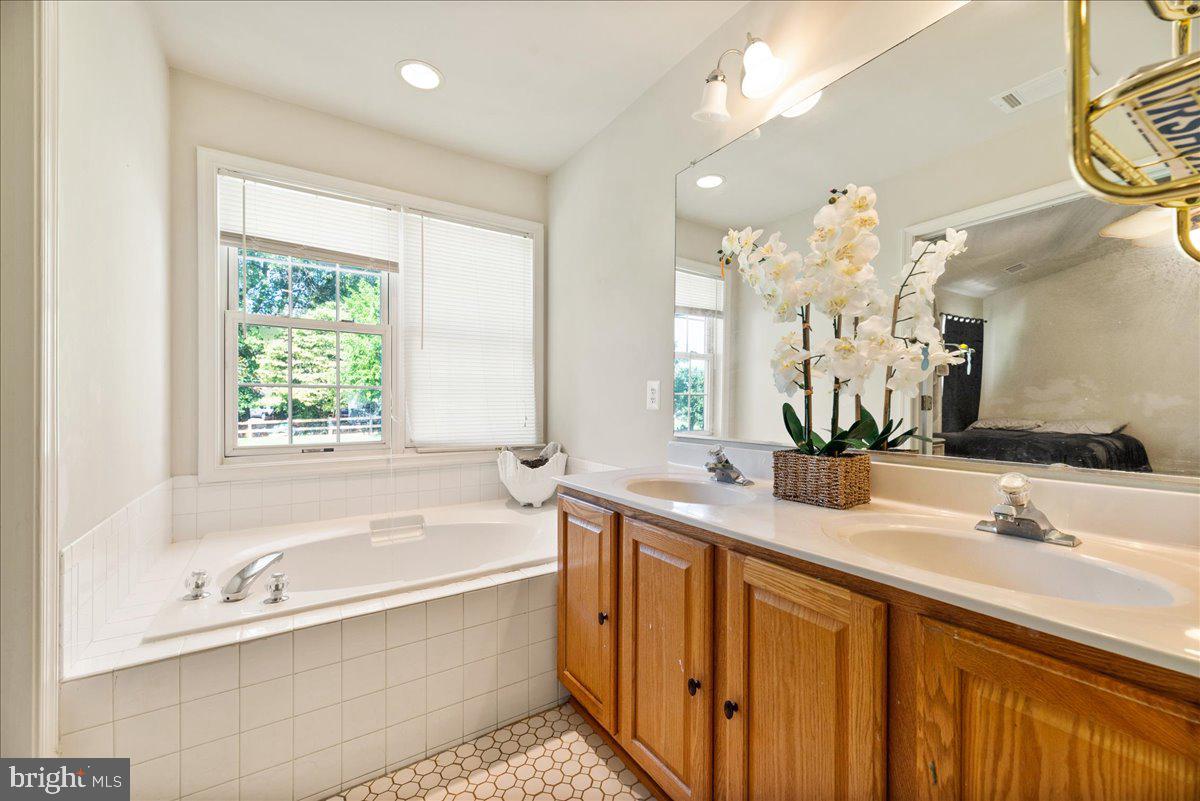 REDWOOD LAKES - Residential