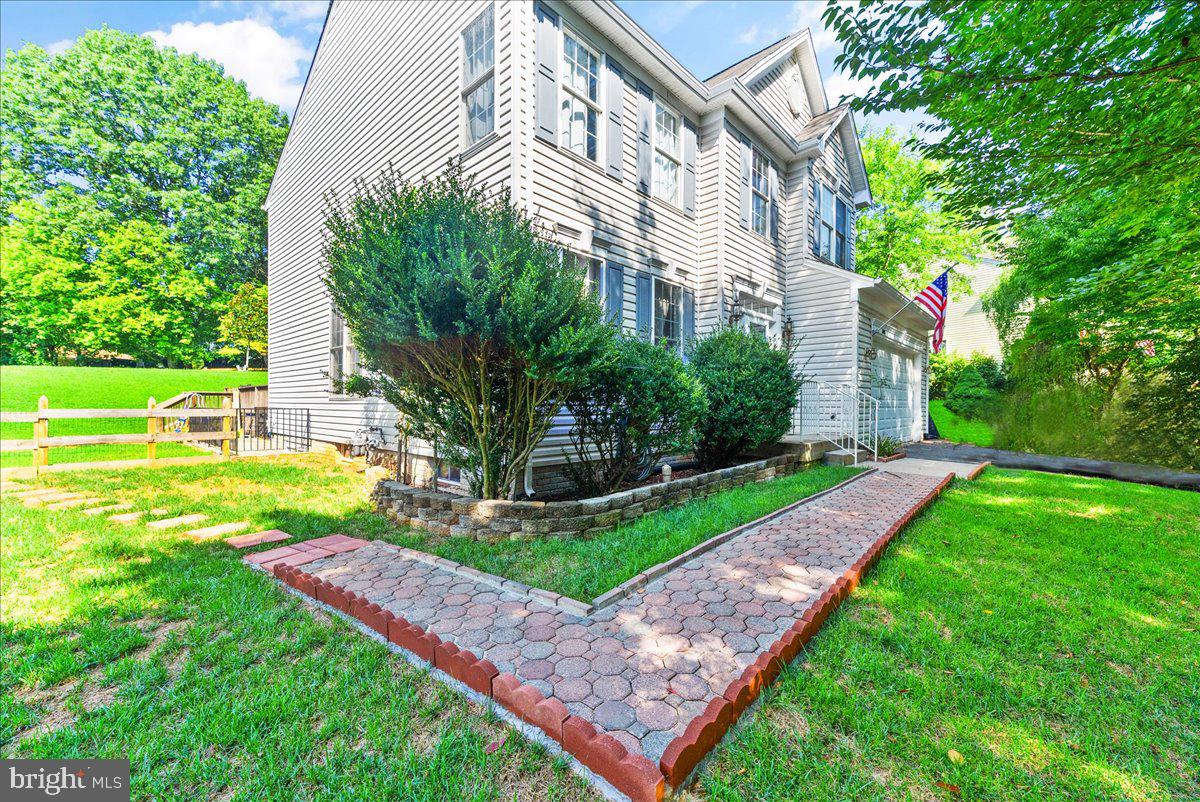 REDWOOD LAKES - Residential