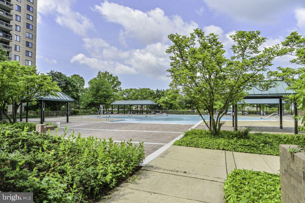 FALLS CHURCH - Residential