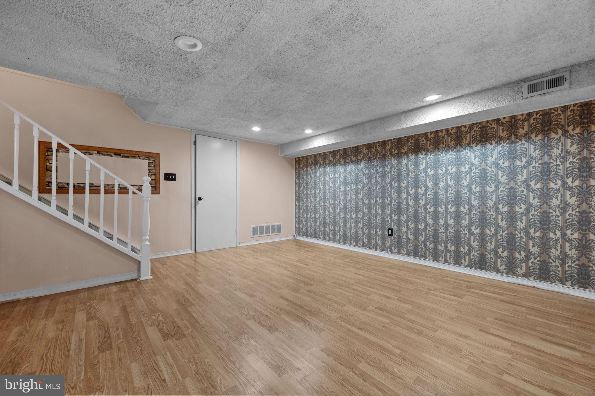 HIDDEN VALLEY - Residential