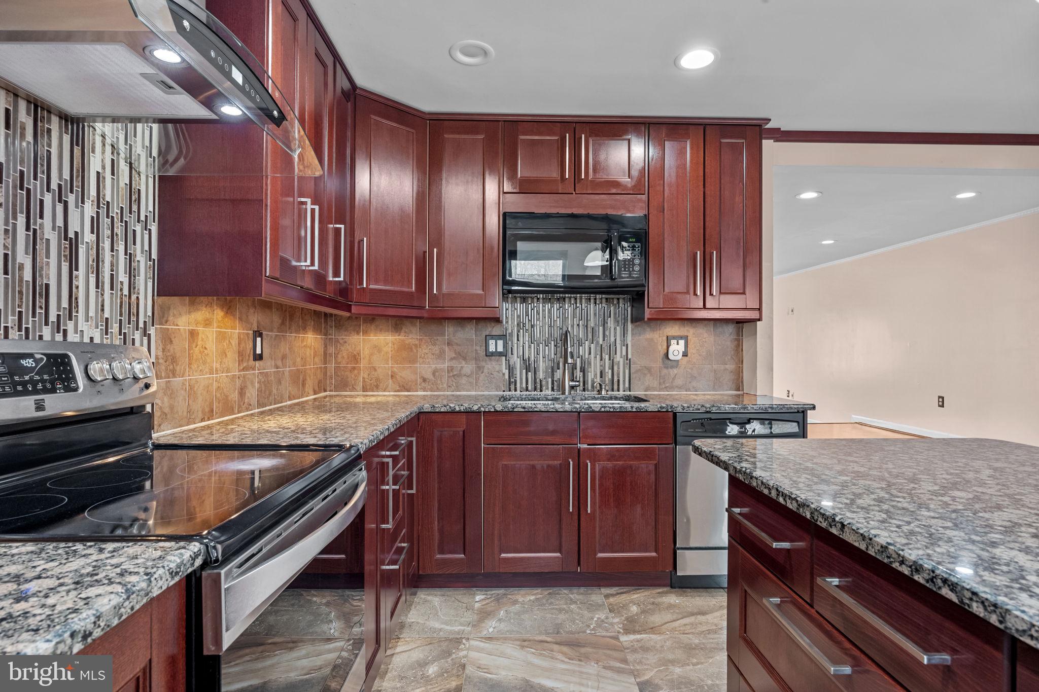 HIDDEN VALLEY - Residential