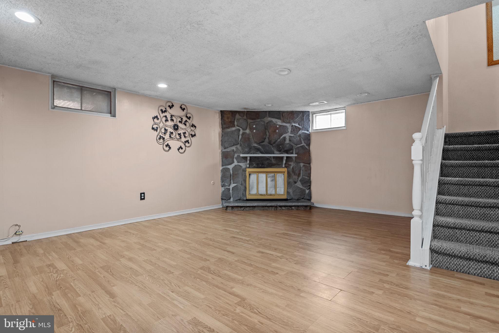 HIDDEN VALLEY - Residential