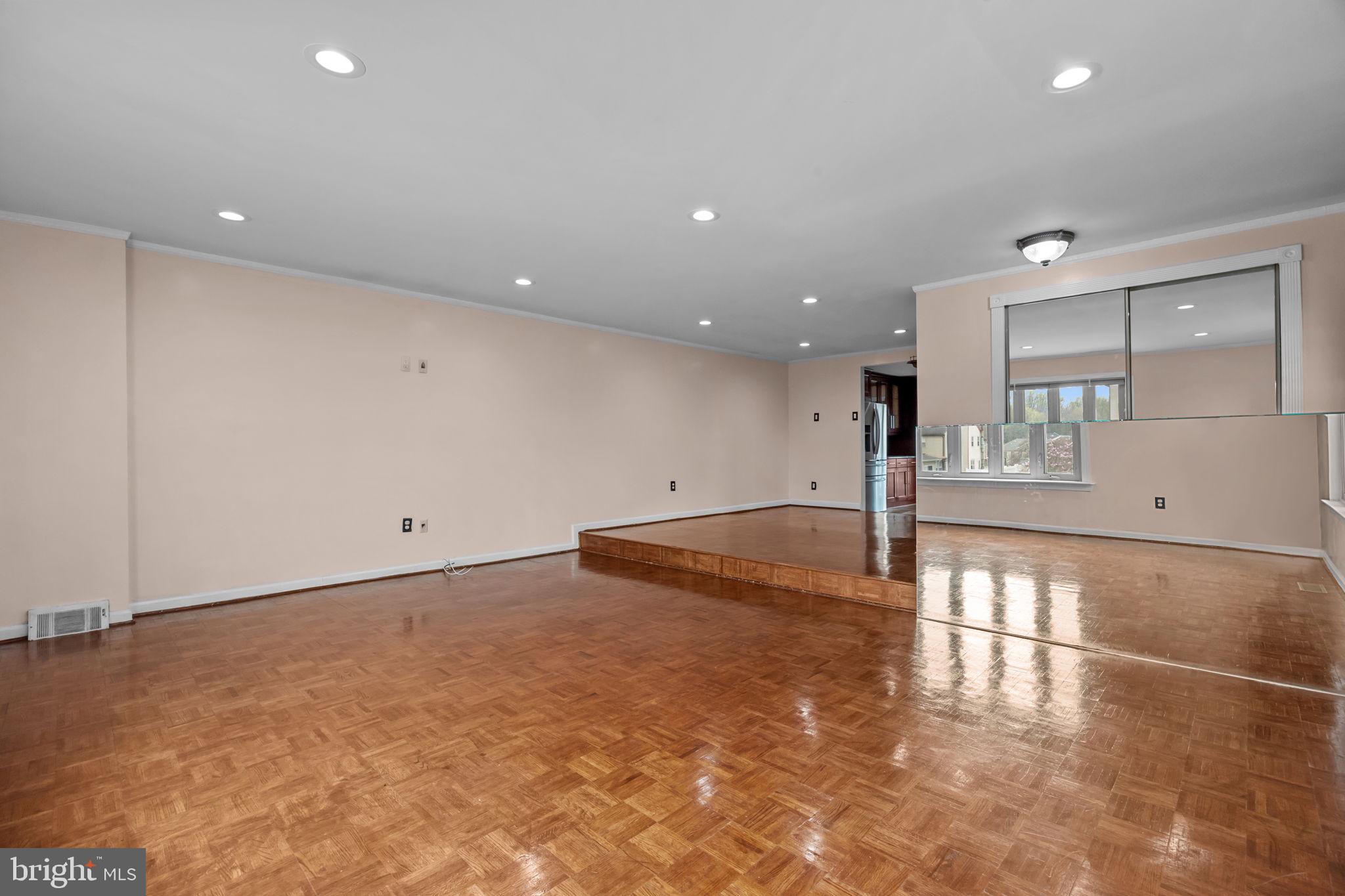 HIDDEN VALLEY - Residential