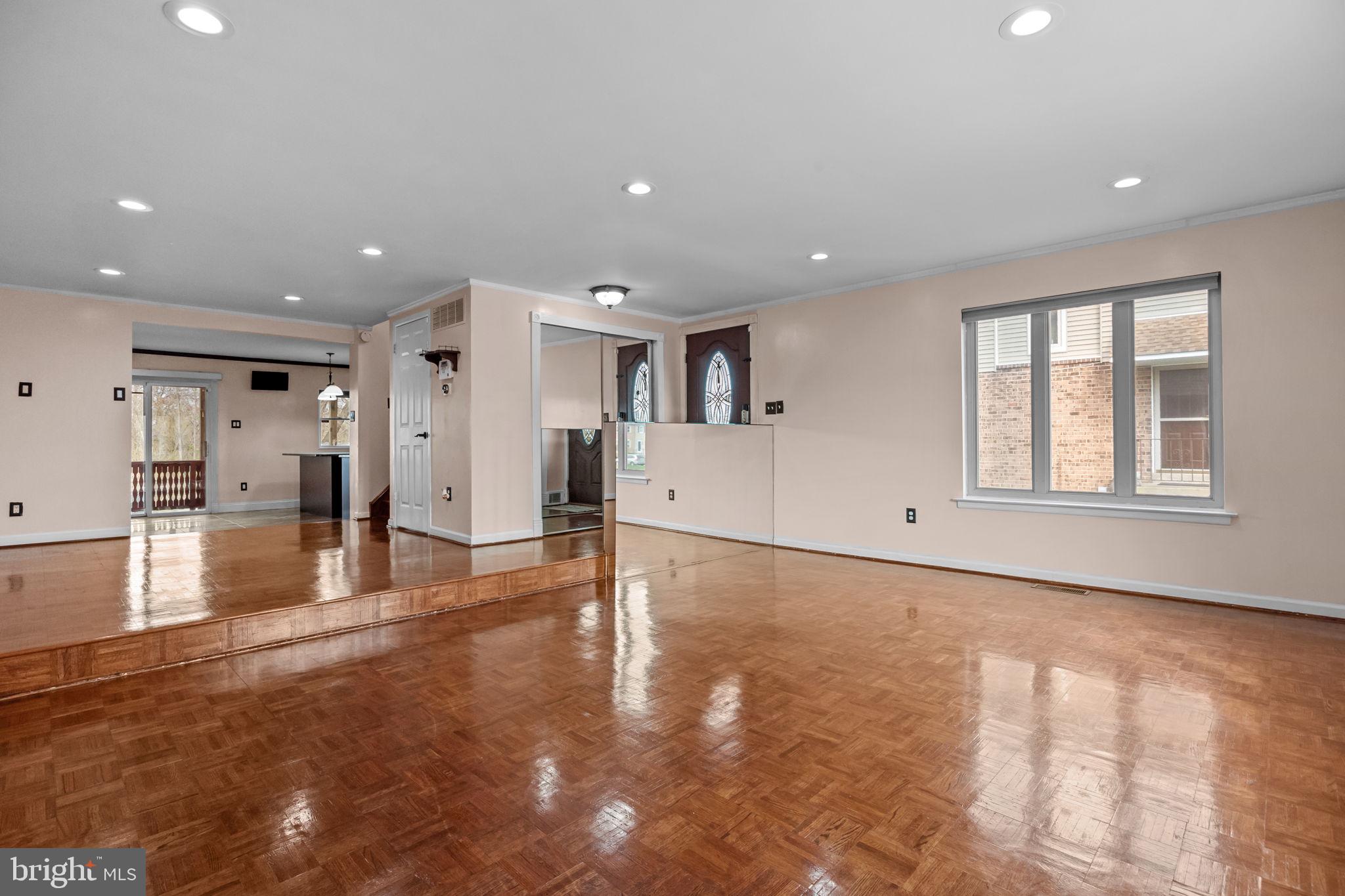 HIDDEN VALLEY - Residential