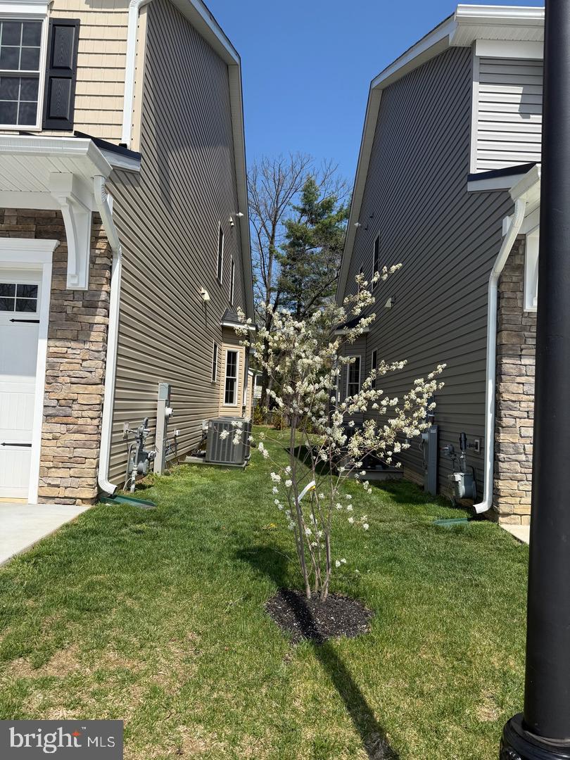 1712 BOTANICAL COURT 22