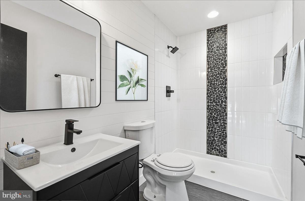 FAIRFAX VILLA - Residential