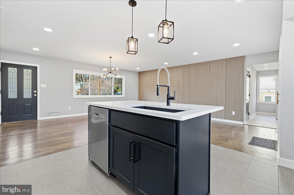 FAIRFAX VILLA - Residential