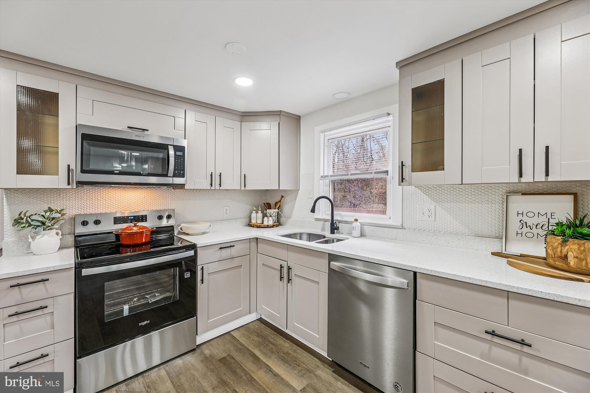 DU MAR ESTATES - Residential