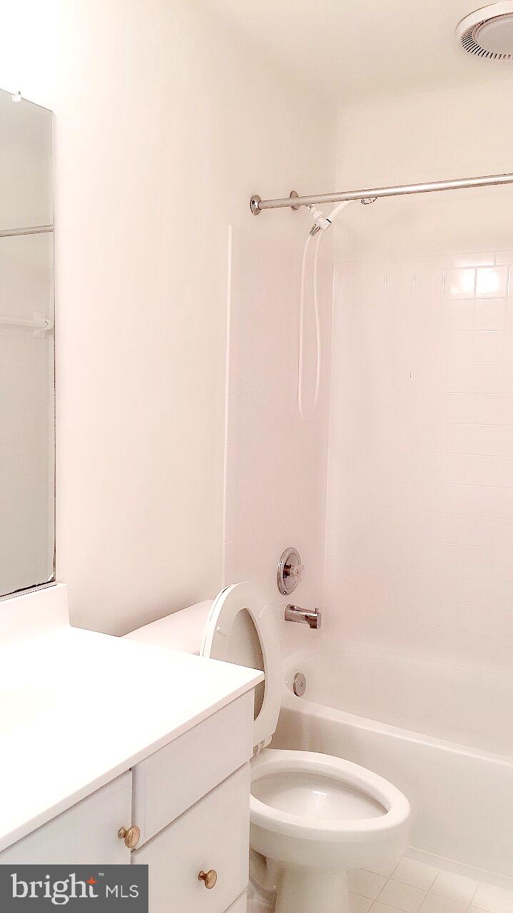 PINEY GLEN VILLAGE - Residential Lease