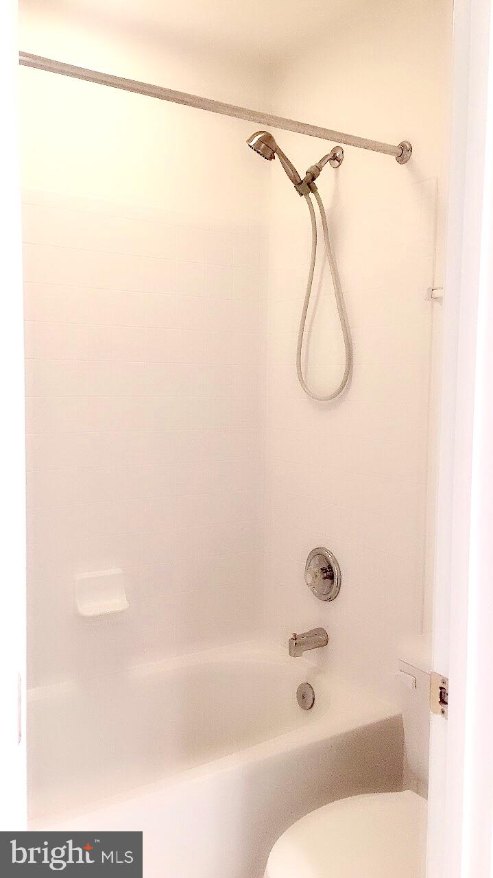 PINEY GLEN VILLAGE - Residential Lease