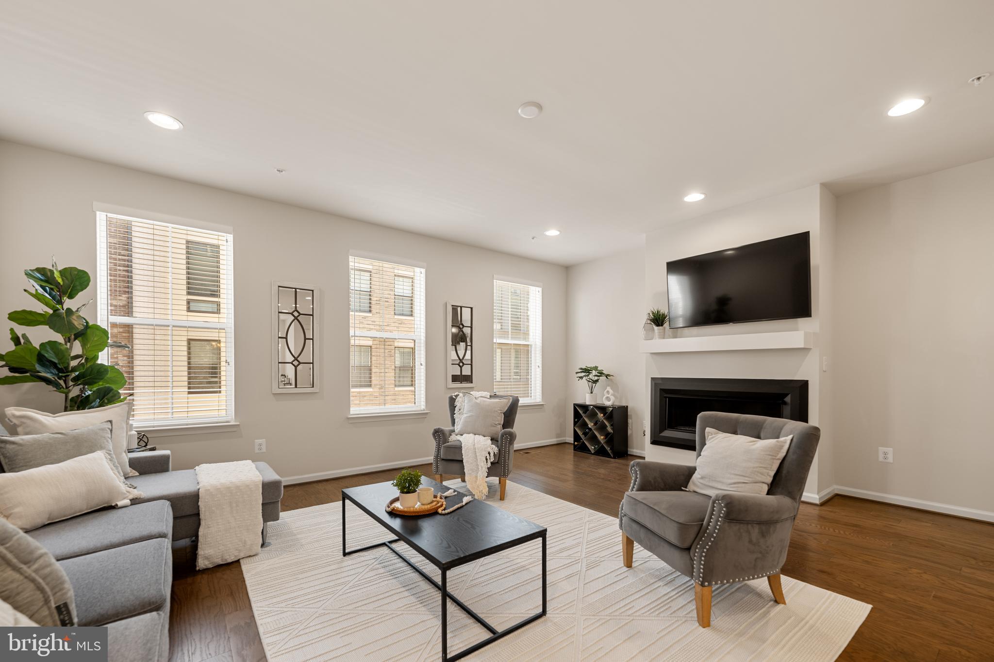POTOMAC OVERLOOK CONDO - Residential