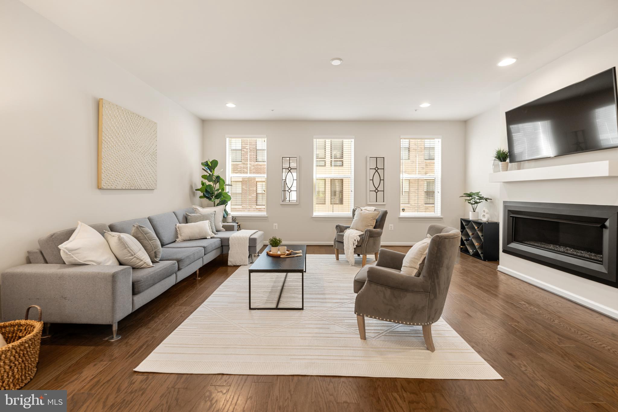 POTOMAC OVERLOOK CONDO - Residential